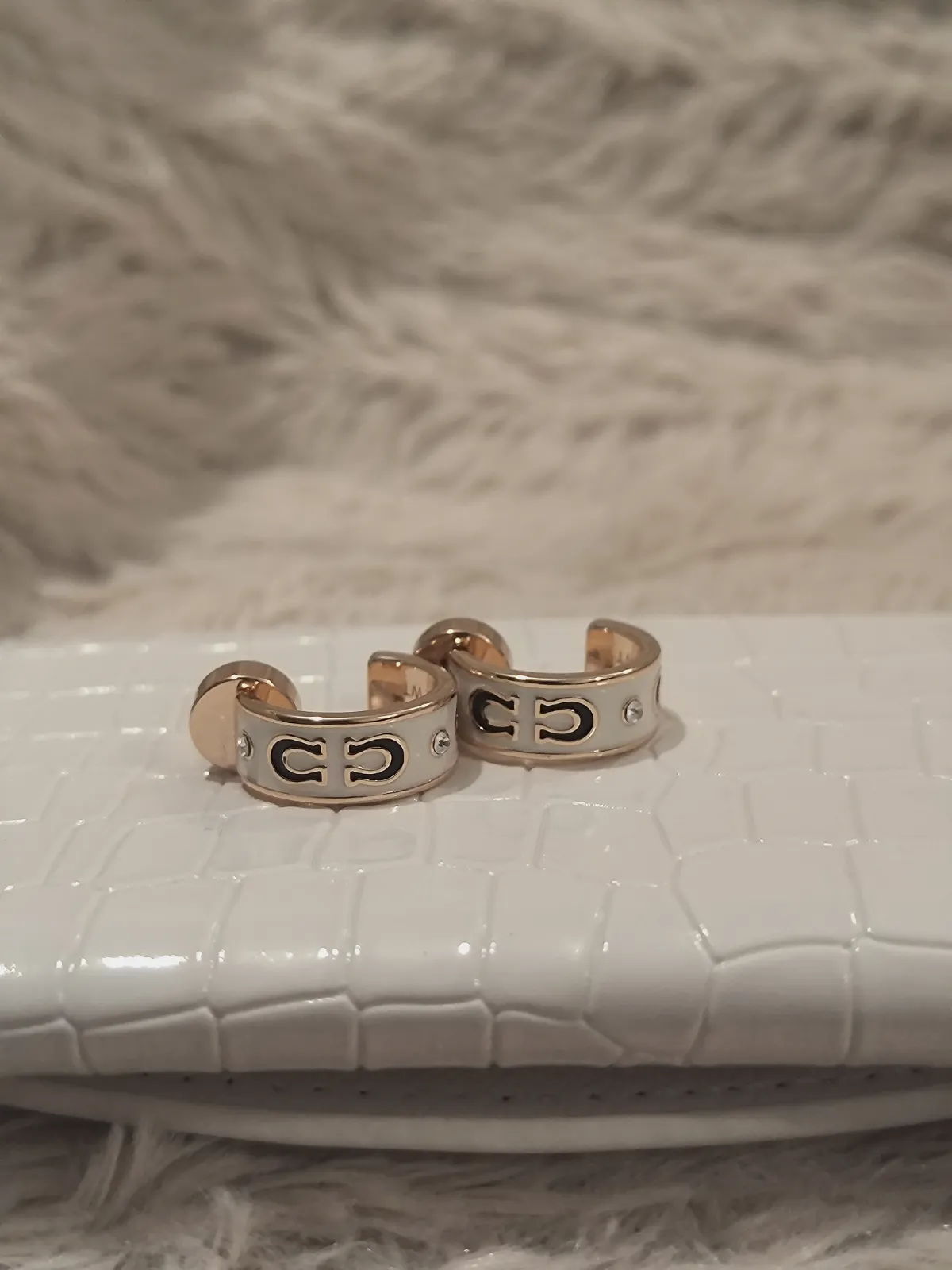 Boucles d'oreilles créoles Coach émail blanc – Coach – taille Taille unique 5