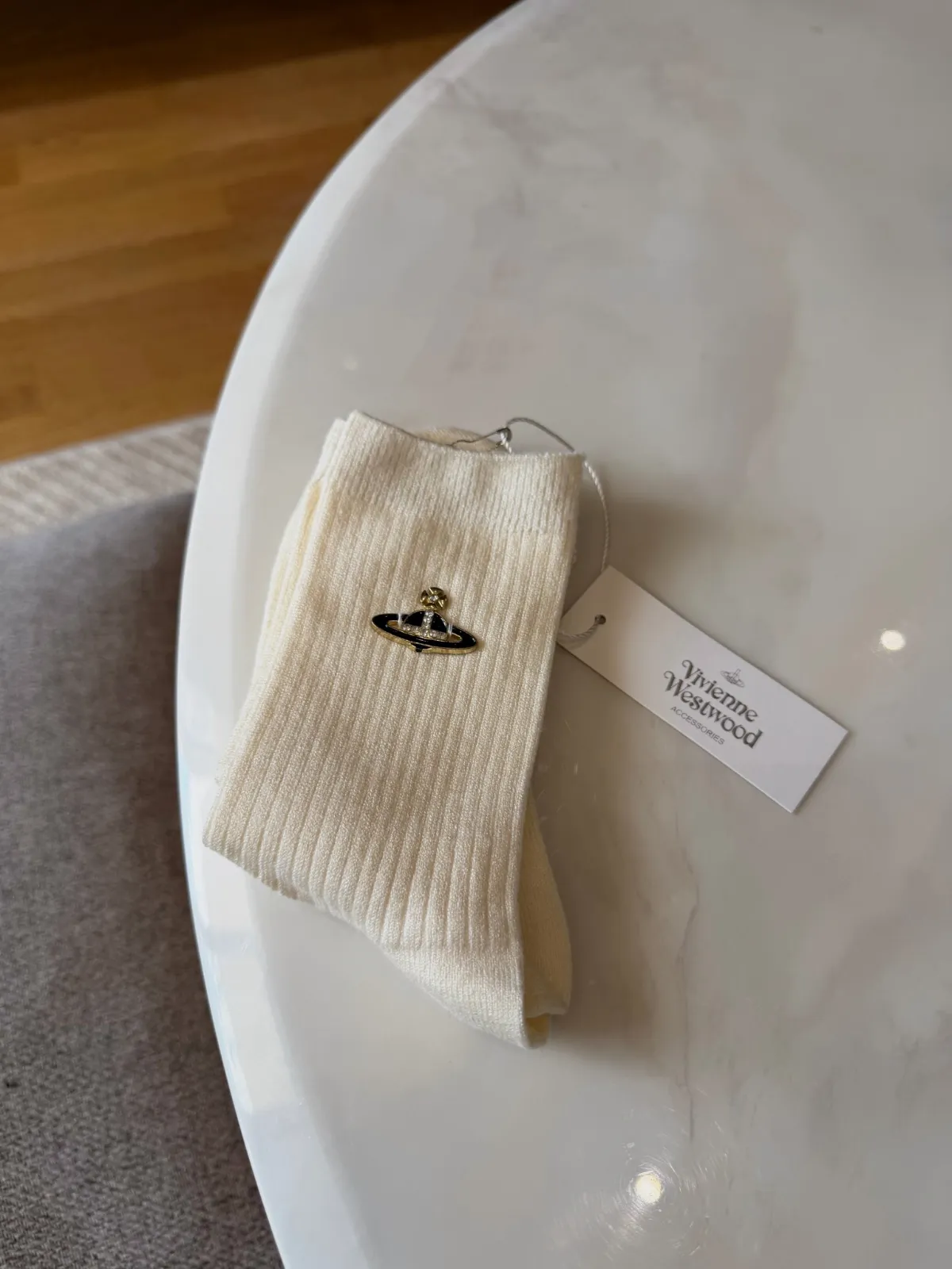 Chaussettes en maille Vivienne Westwood avec broche Orb – Vivienne Westwood – taille Taille unique 4