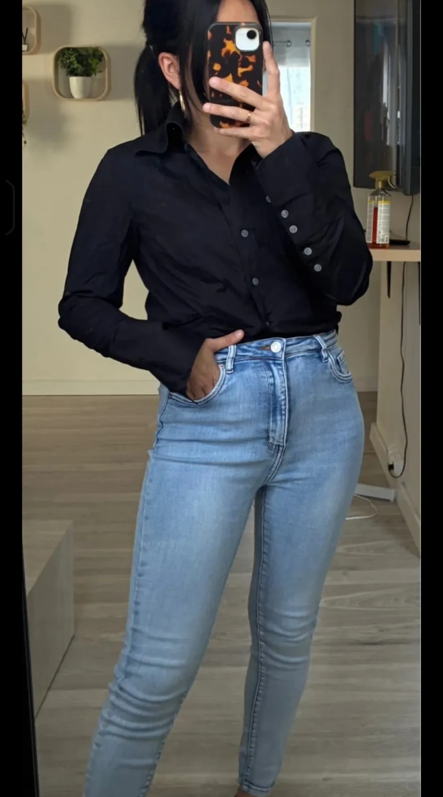 Chemise noire manches longues boutons