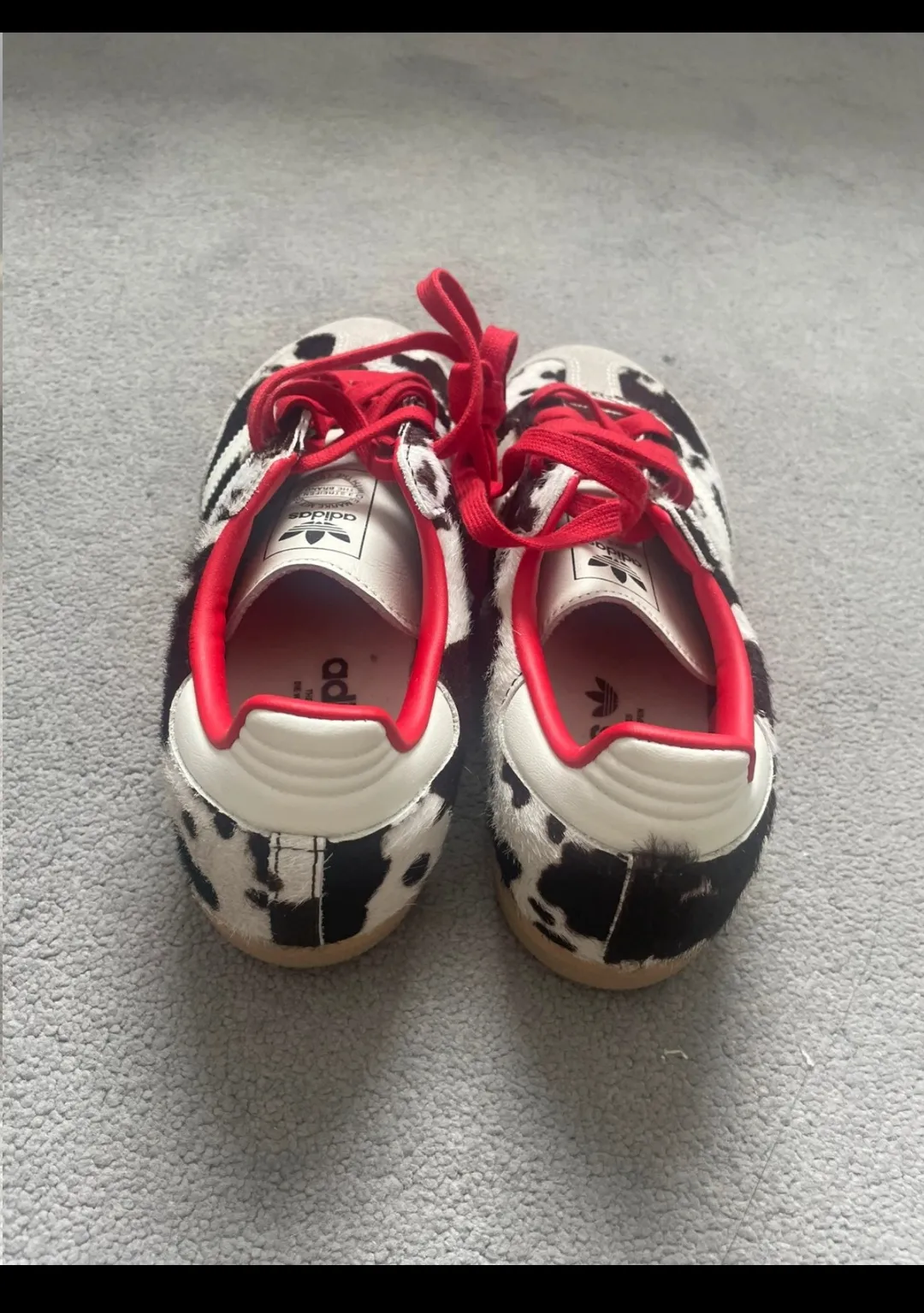 Adidas Gazelle motif vache rouges 2