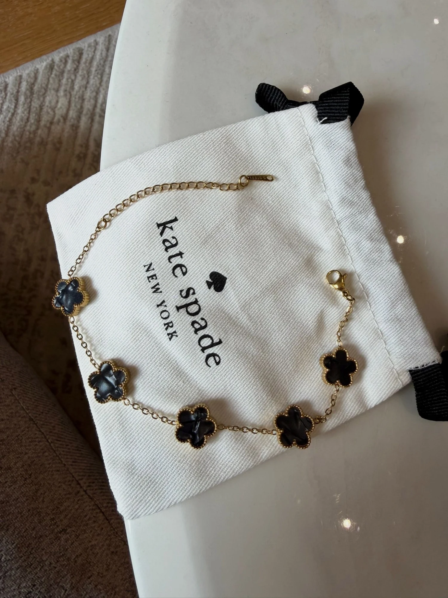 Collier Kate Spade doré trèfles noirs