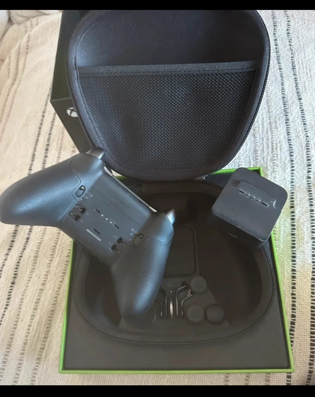 Manette Xbox One noire avec étui 6
