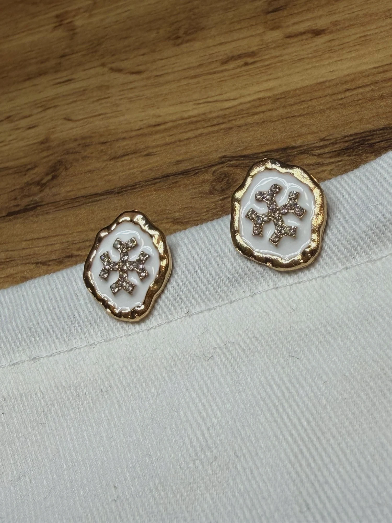 Boucles d'oreilles Kate Spade puces dorées