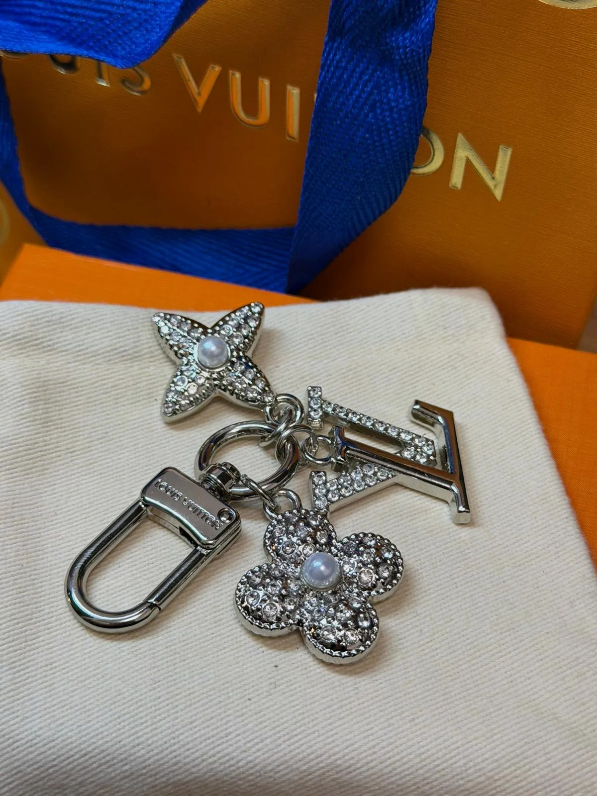 Bijou de sac Louis Vuitton argenté avec strass – Louis Vuitton – taille Taille unique 6