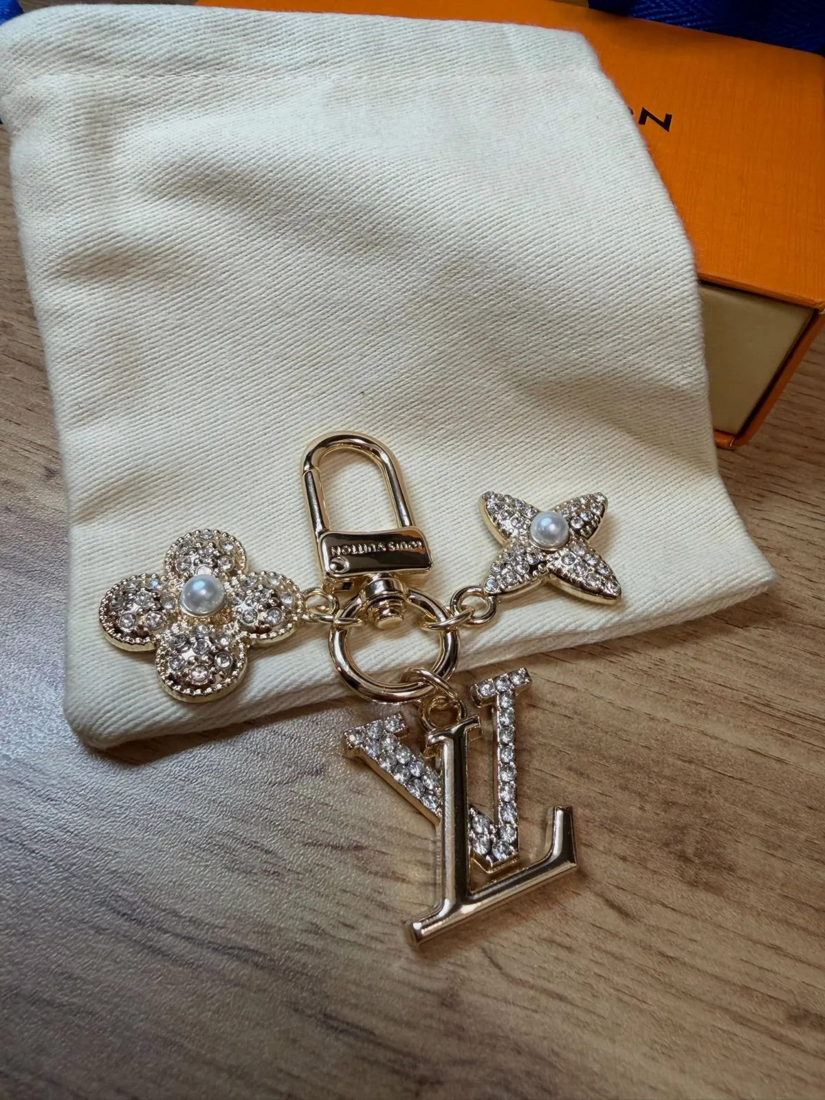 Bijou de sac Louis Vuitton doré strass – Louis Vuitton – taille Taille unique 7