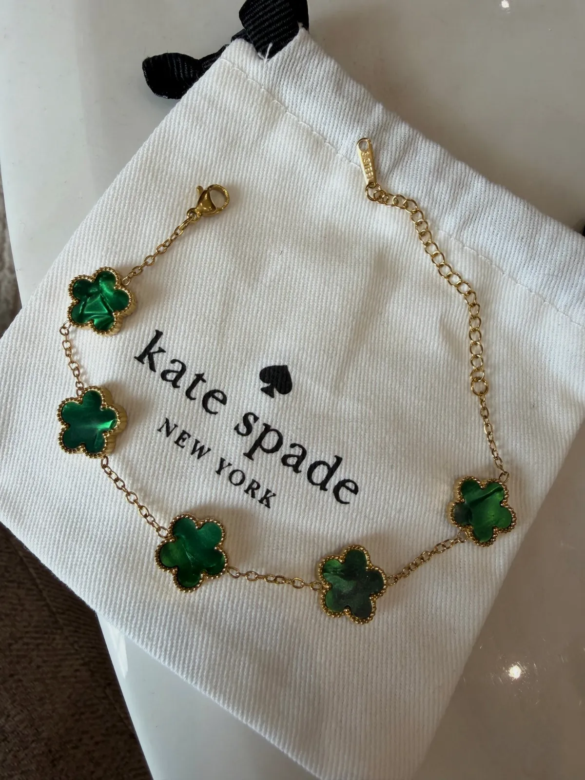 Bracelet Kate Spade motif trèfles verts et dorés – Kate Spade – taille Taille unique 9