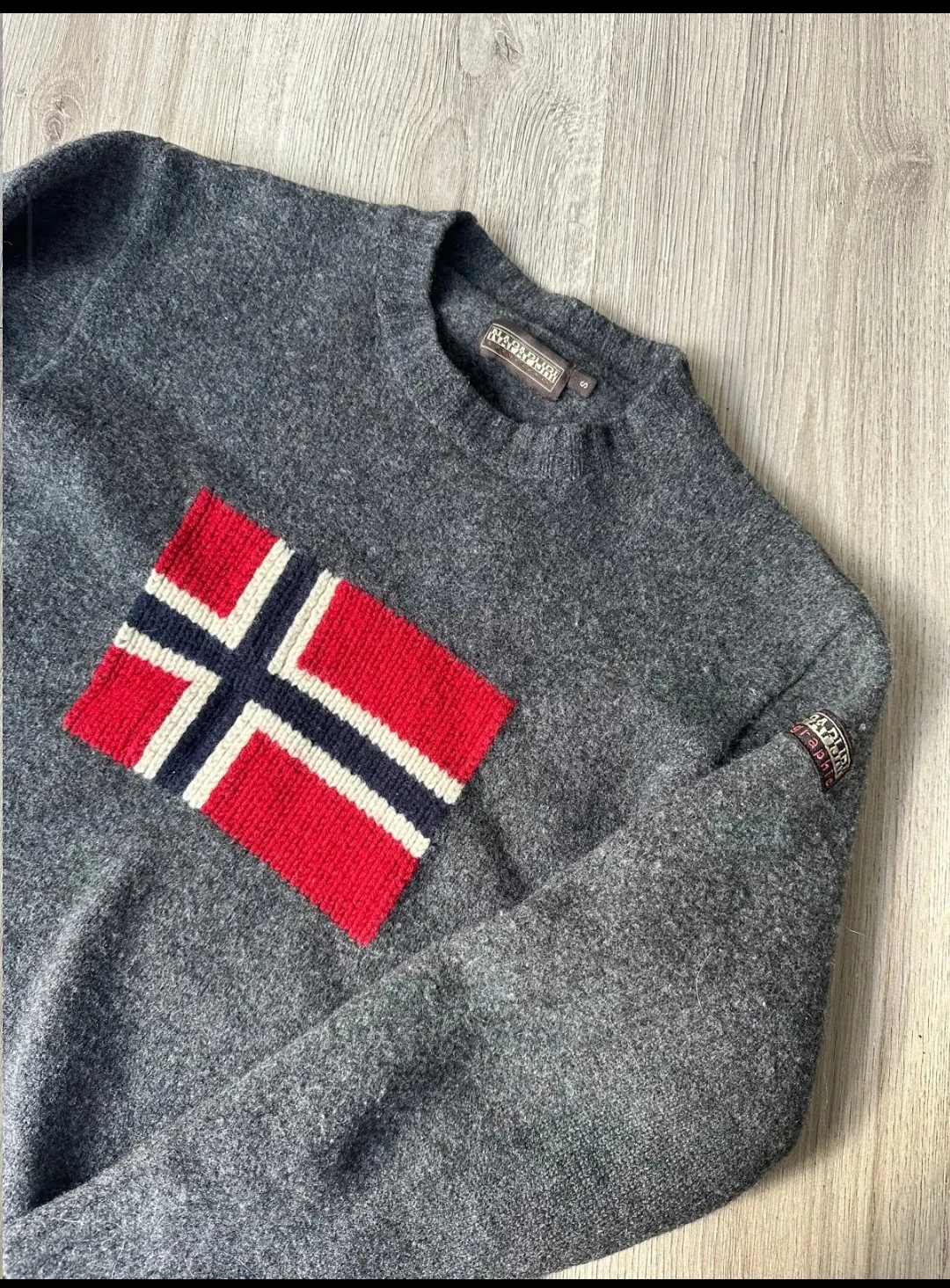 Sweatshirt marron croix géométrique 3