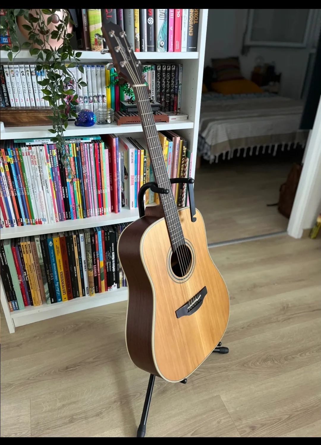 Guitare acoustique bois naturel 3
