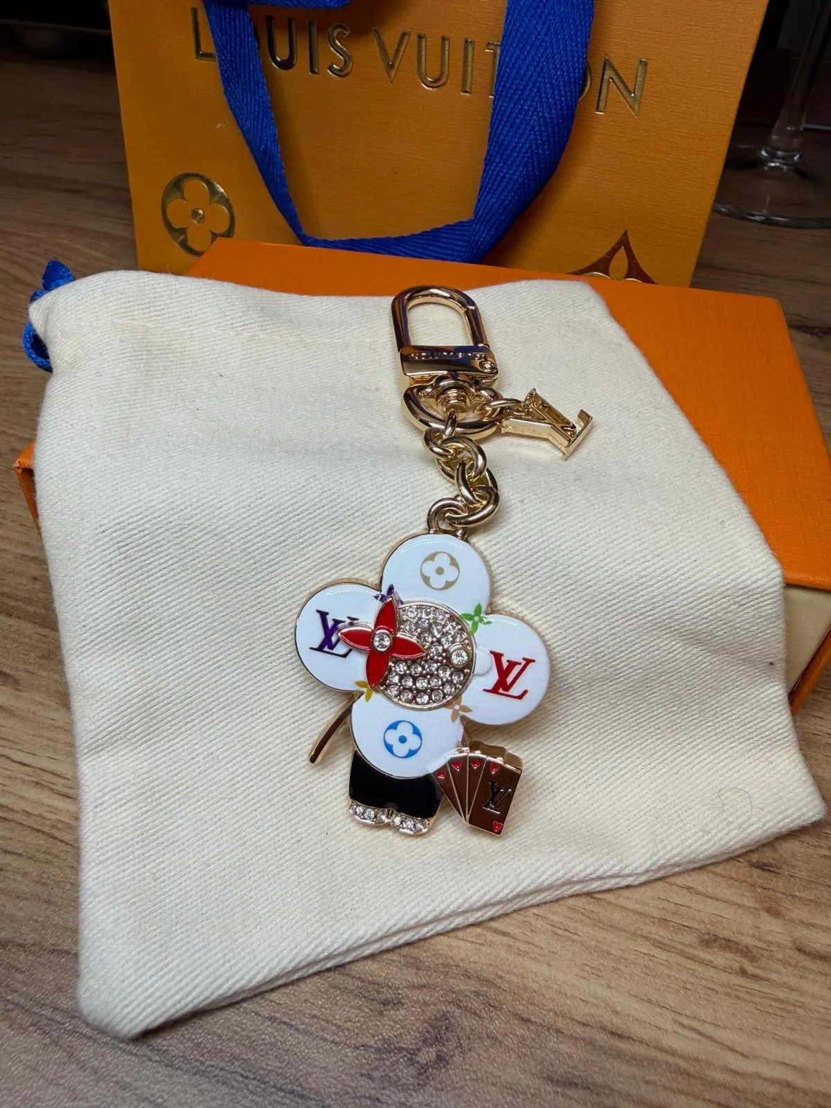 Porte-clés bijou de sac Louis Vuitton Vivienne – Louis Vuitton 9