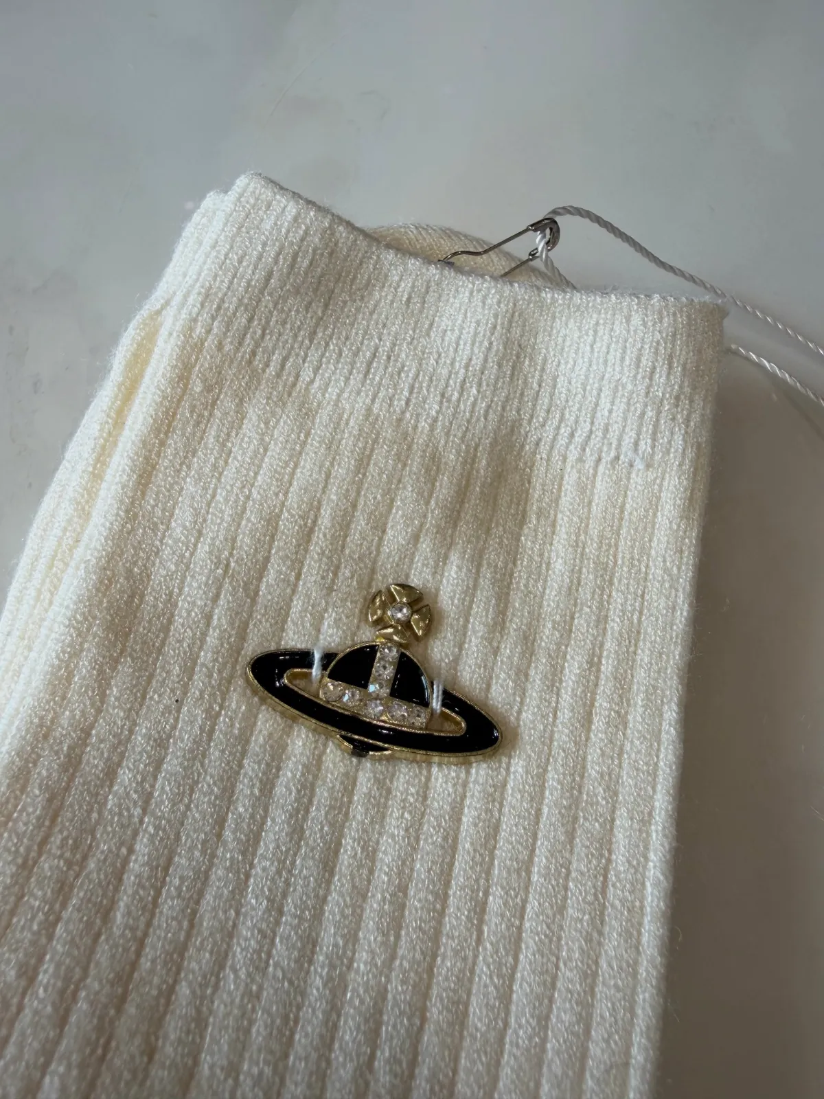 Chaussettes en maille Vivienne Westwood avec broche Orb – Vivienne Westwood – taille Taille unique 3