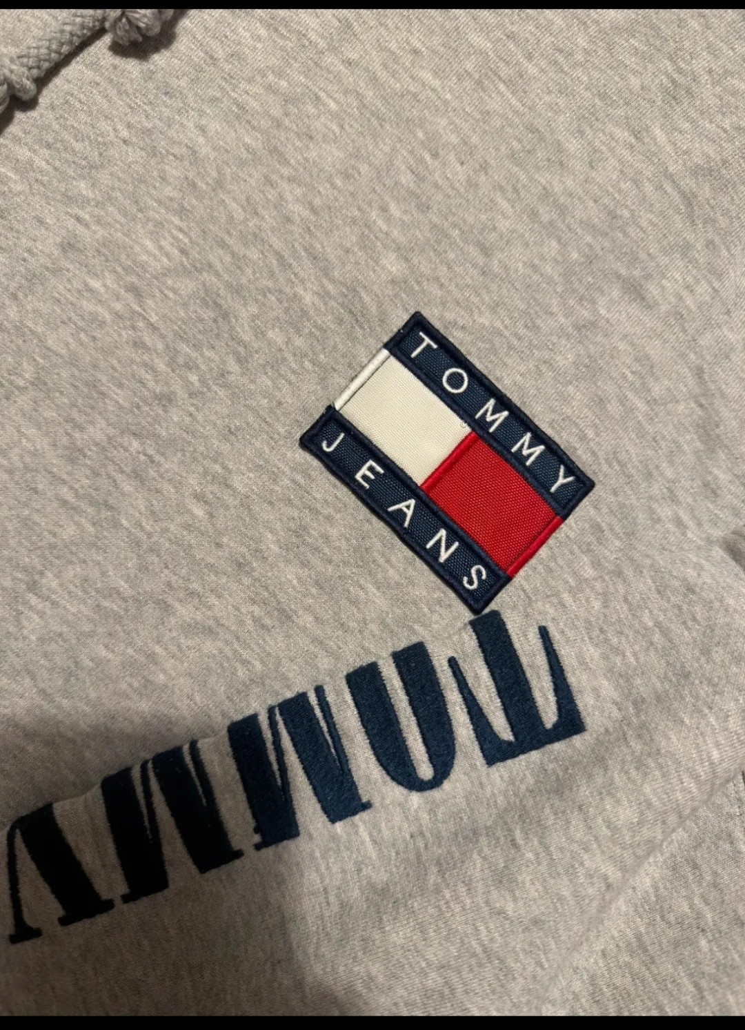 Sweat gris Tommy Hilfiger capuche drapeau 6