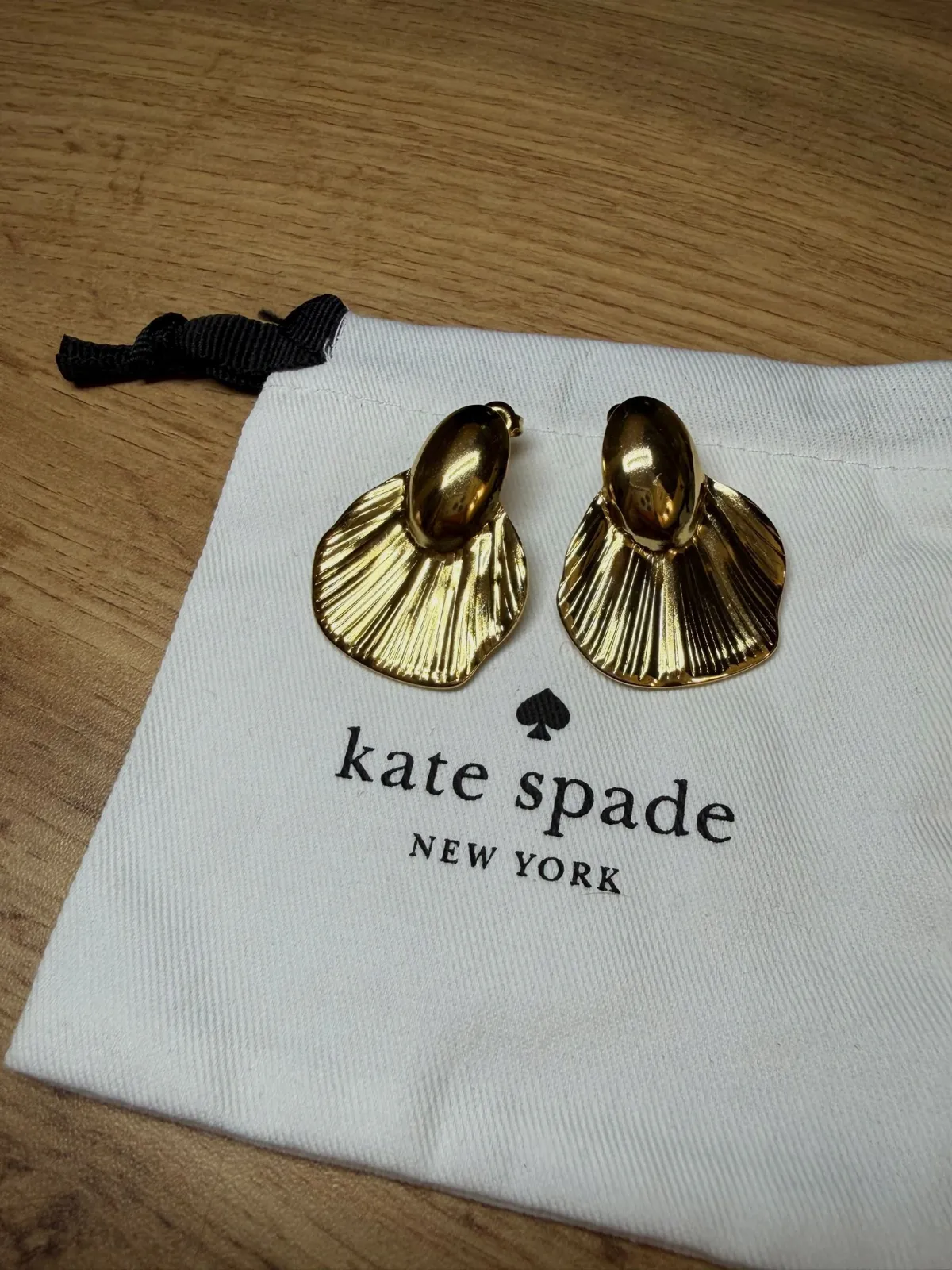 Boucles d'oreilles Kate Spade dorées effet coquillage – Kate Spade – taille Taille unique 2