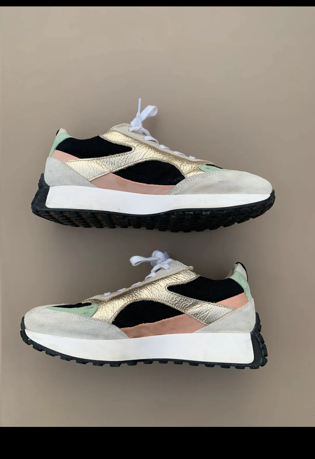 Sneakers colorées noir blanc beige vert 2