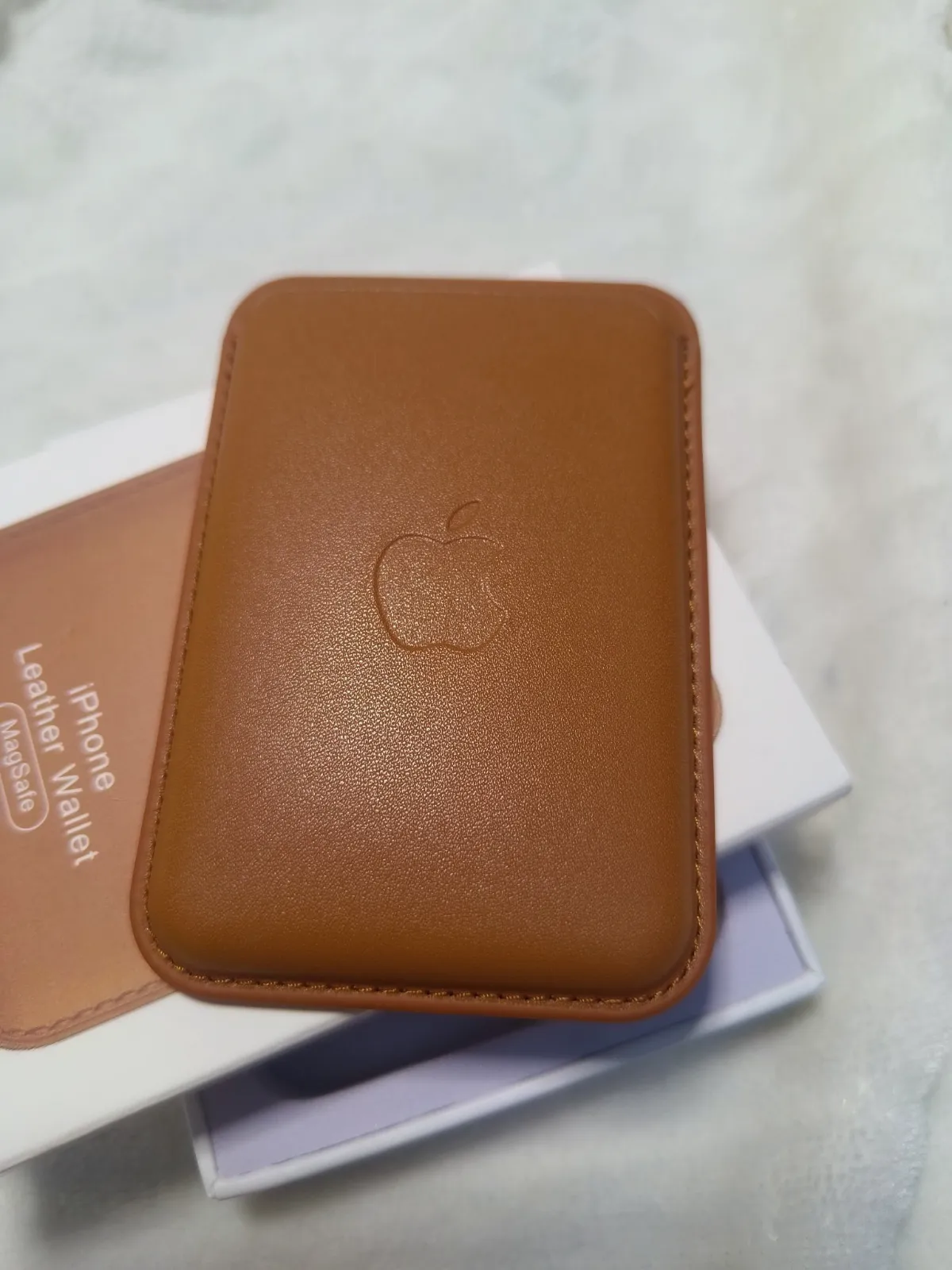 Porte-cartes MagSafe Apple en cuir marron – Apple 3