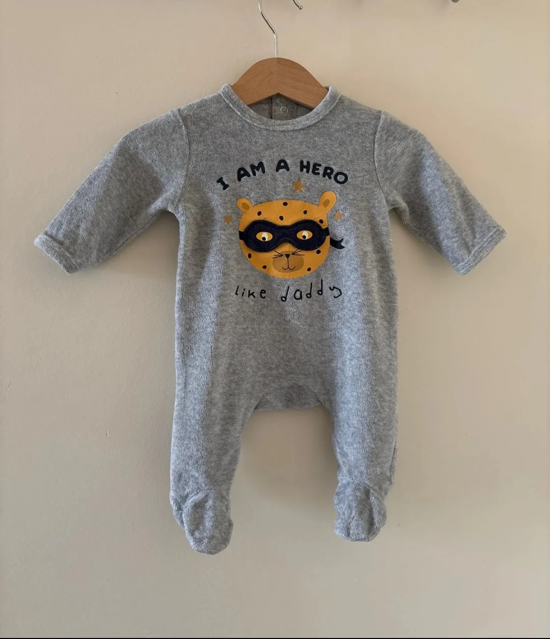 Pyjama bébé gris motif léopard super-héros 3