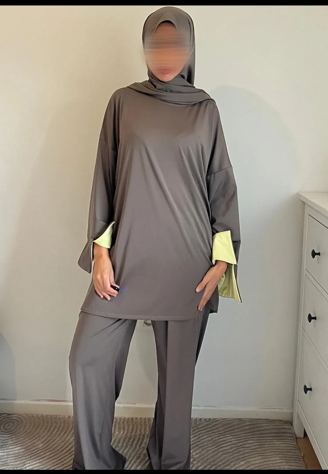 Ensemble hijab gris taupe fluide 2