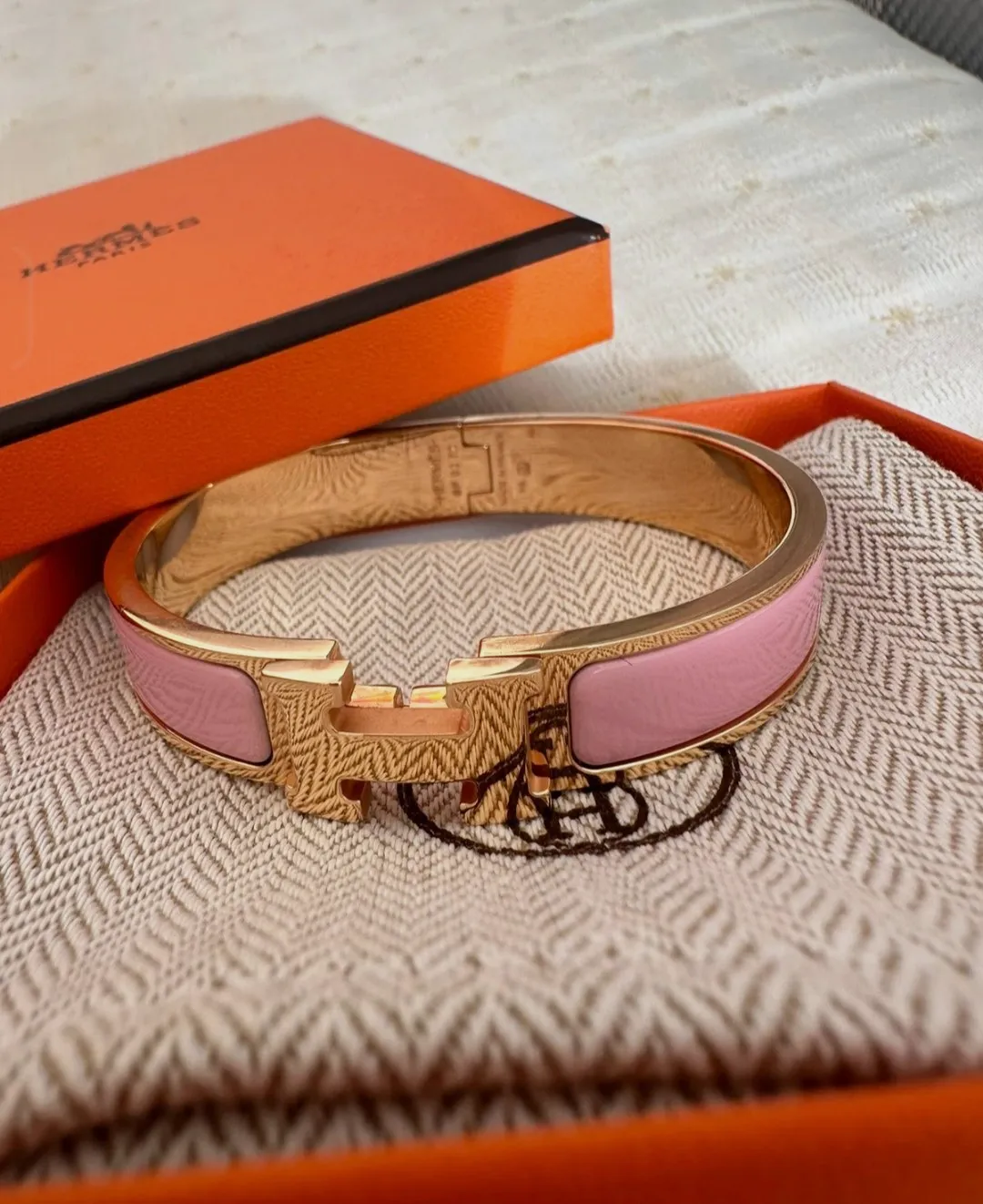Bracelet Hermès Clic H émail rose en GM  – Hermès – taille Taille unique 3