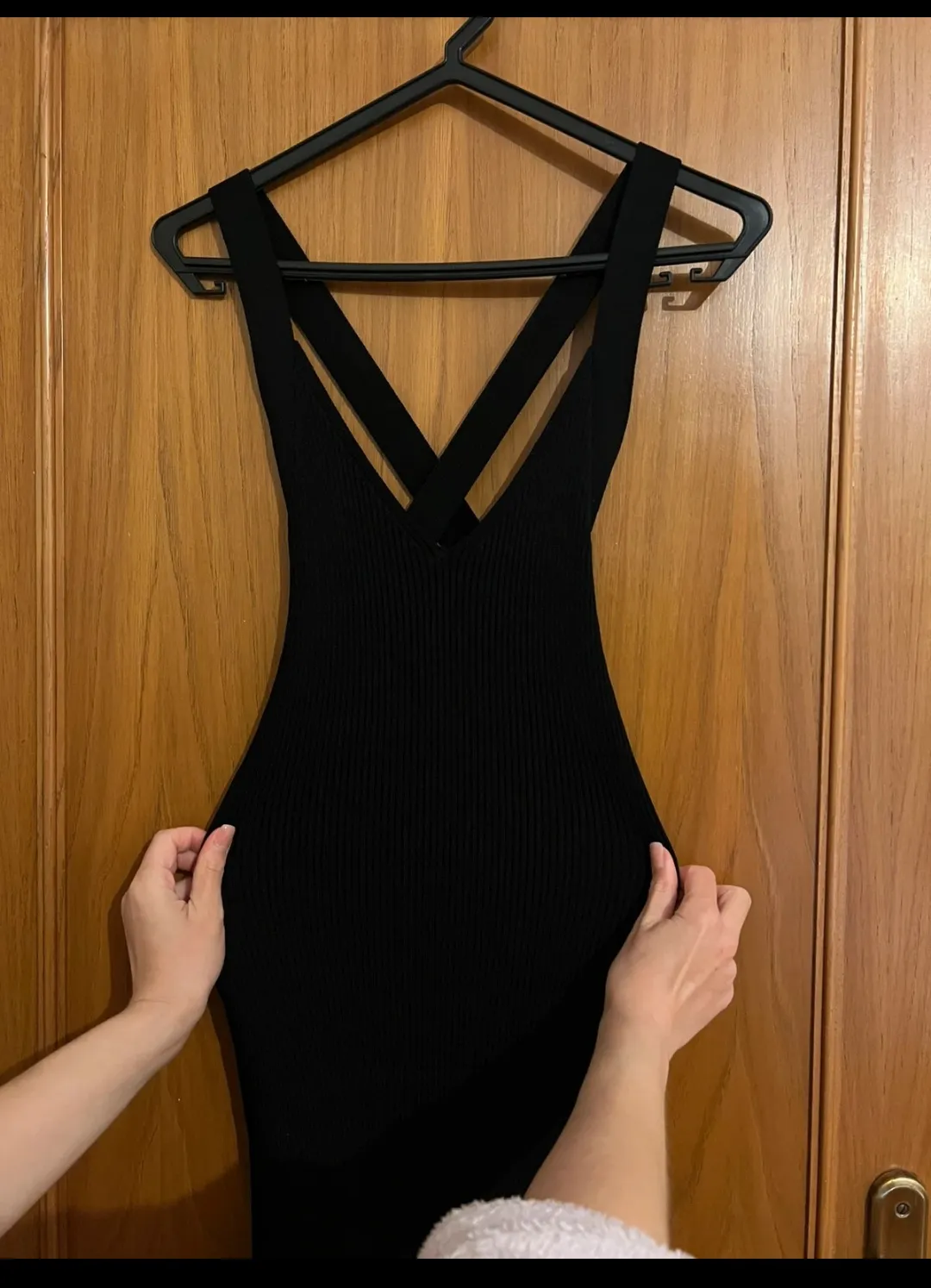 Black V-Neck Sleeveless Fitted Dress