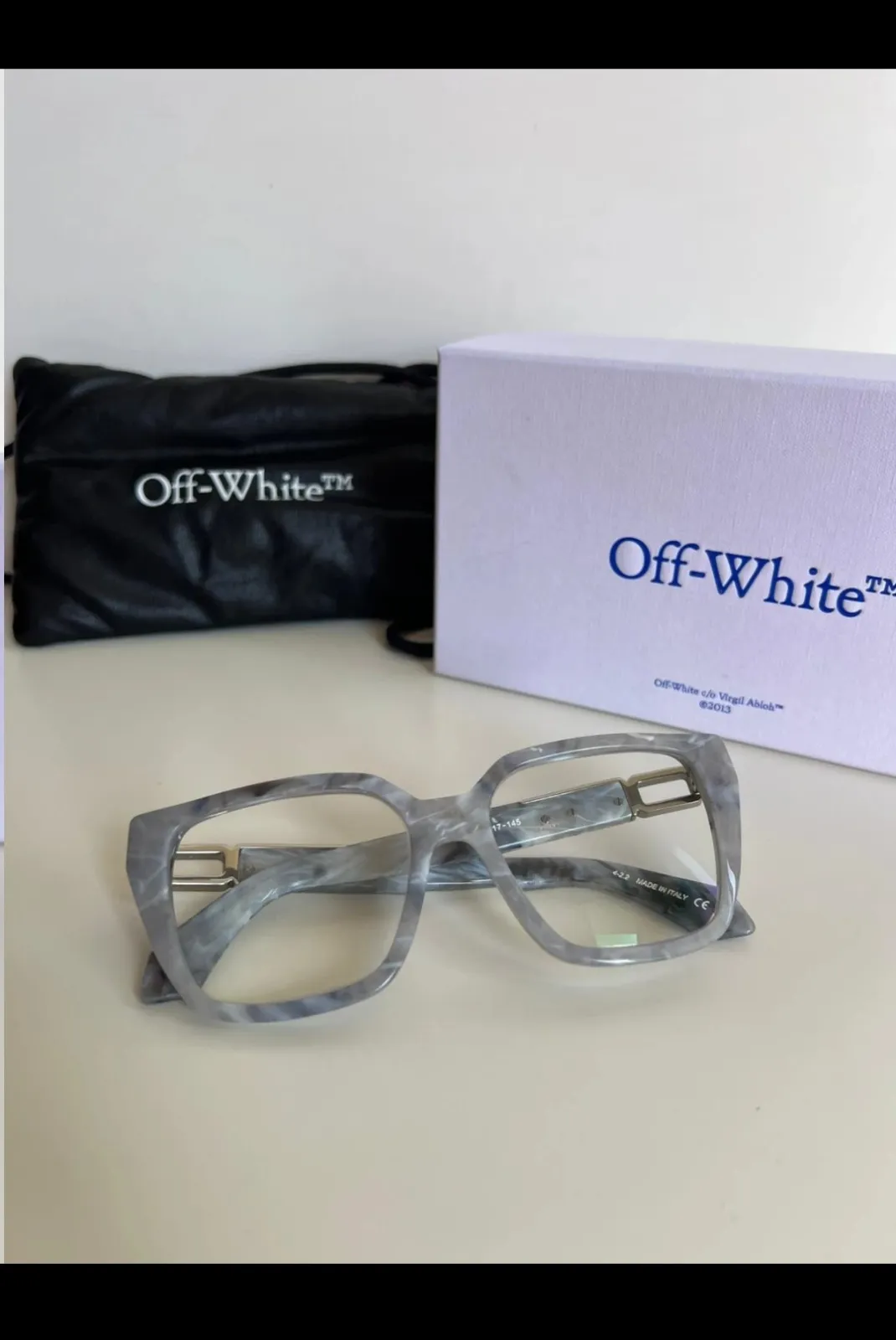 Lunettes Off-White monture translucide 3