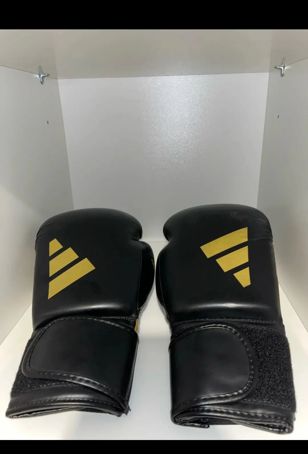 Gants de boxe Adidas noir et or 3