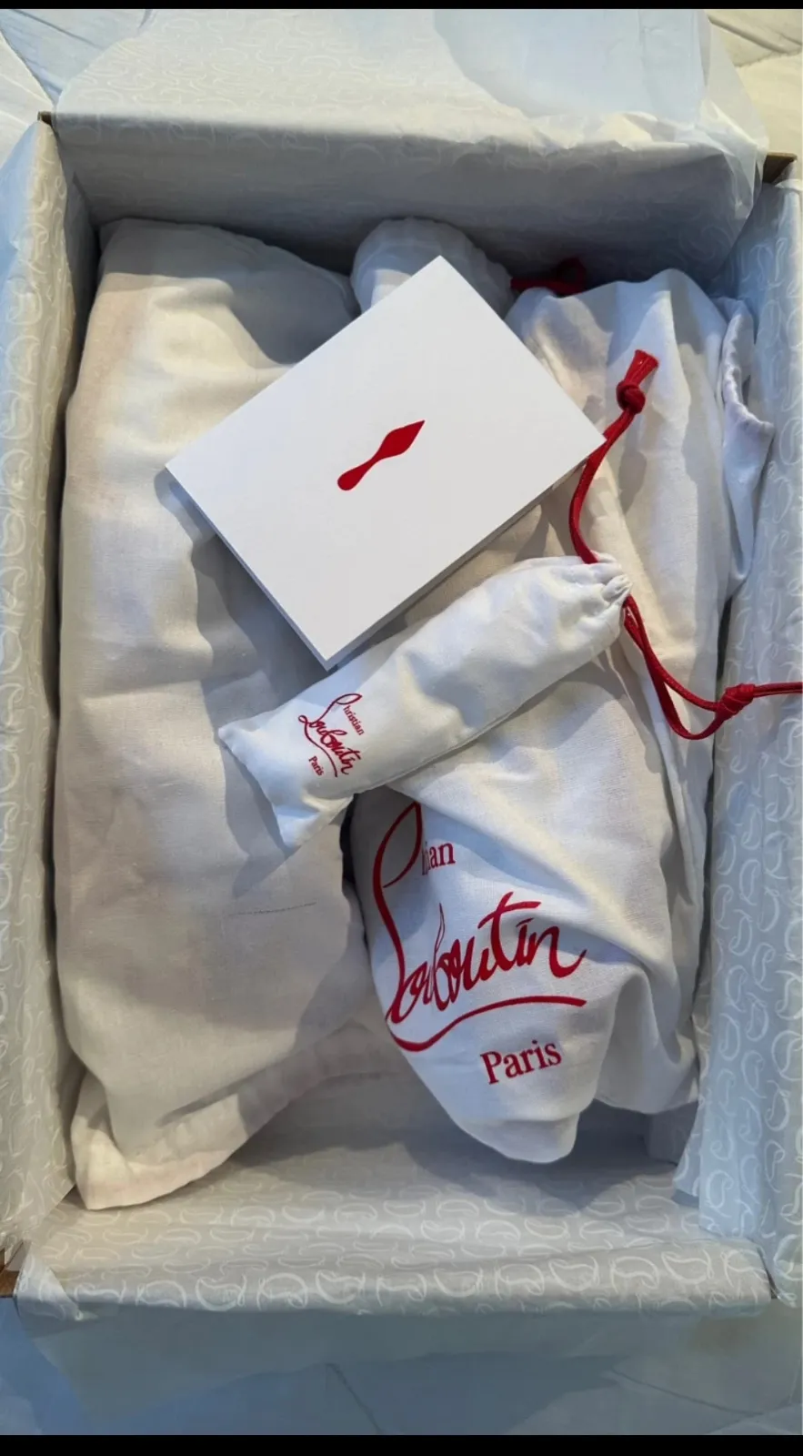Baskets blanches et rouges neuves avec boîte en 42.5 5
