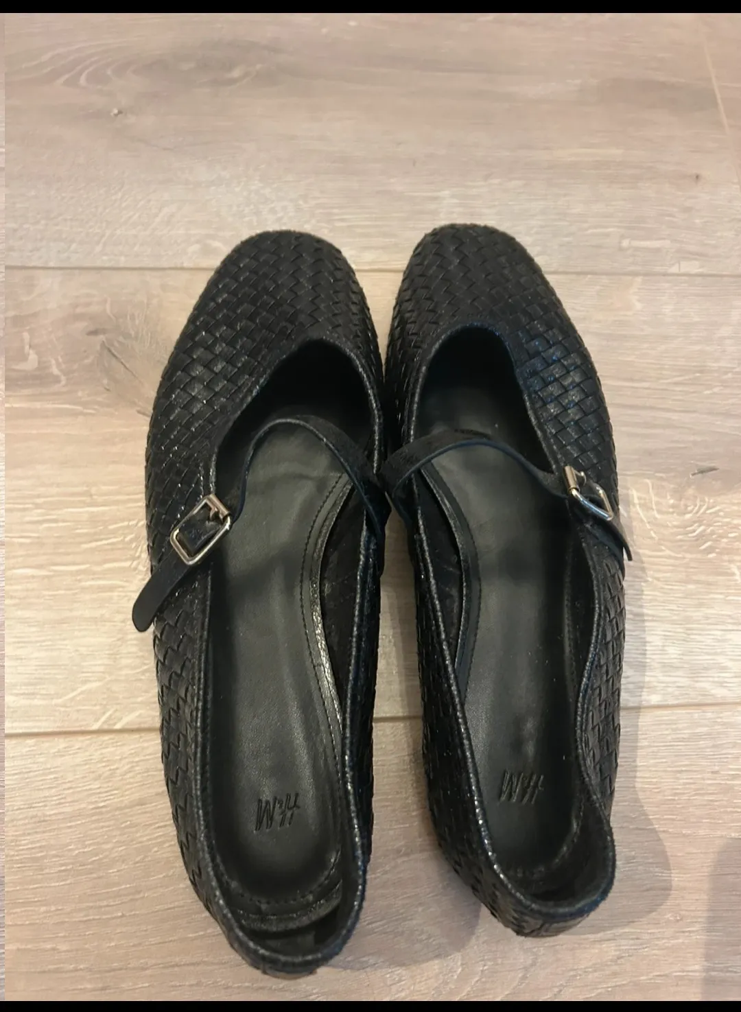 Chaussures à talons noirs et bleus tressés 2