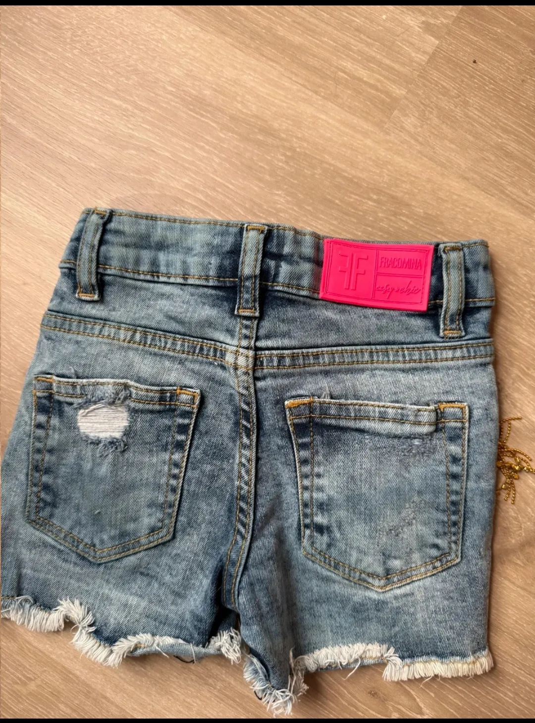 Short en jean Fracomina avec ornements en strass 2