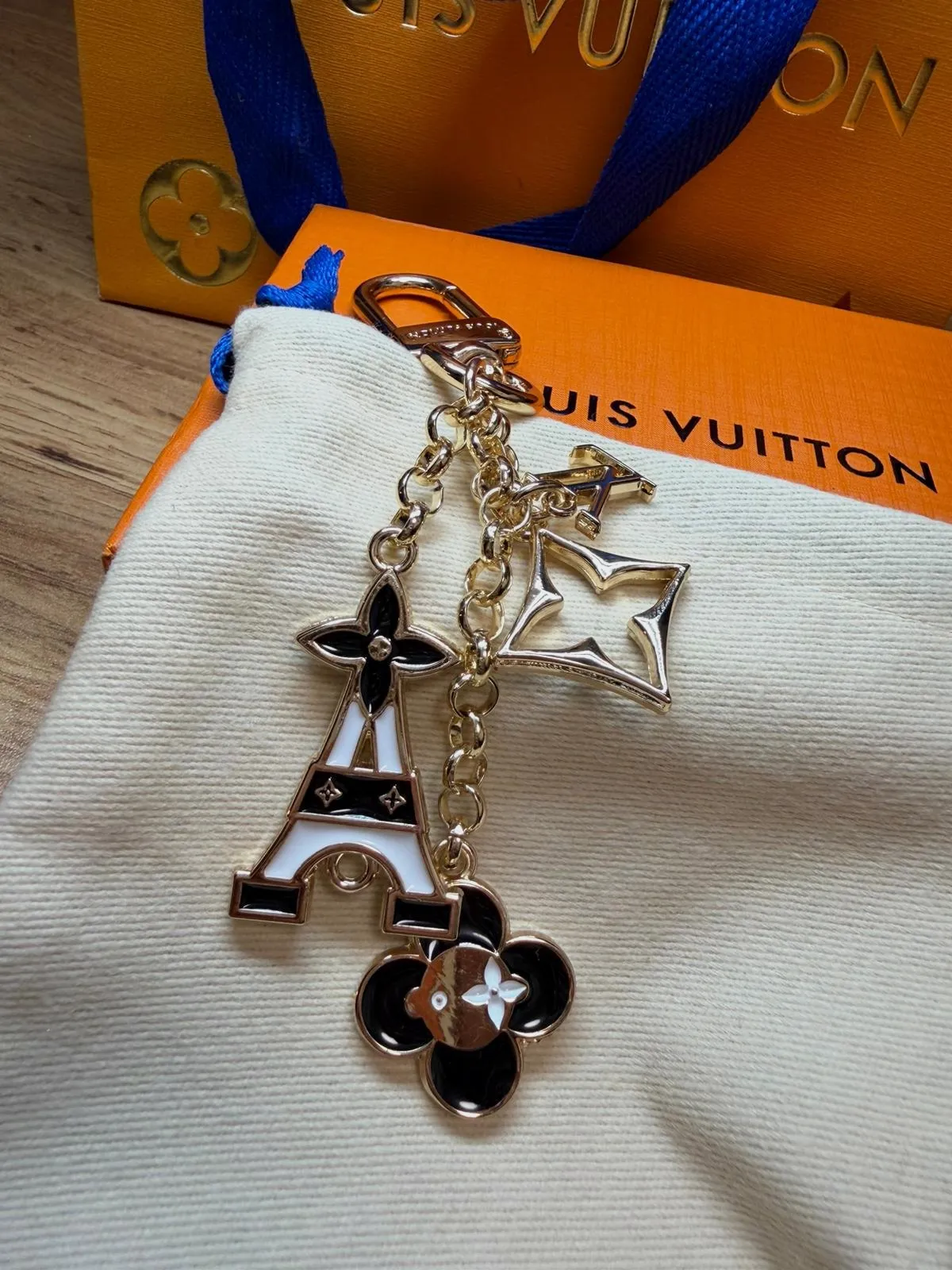 Bijou de sac Louis Vuitton Tour Eiffel – Louis Vuitton – taille Taille unique 4