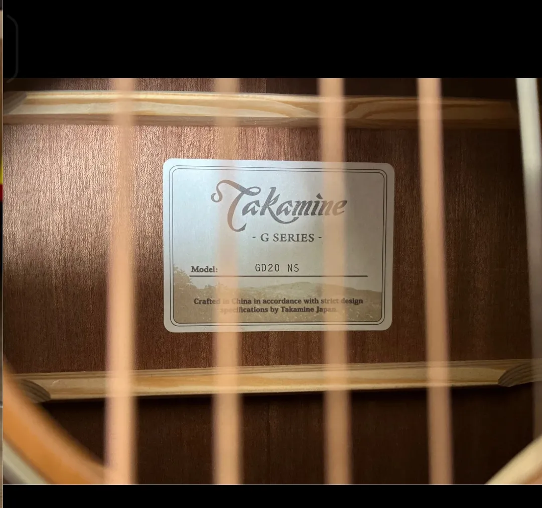 Guitare acoustique bois naturel 2