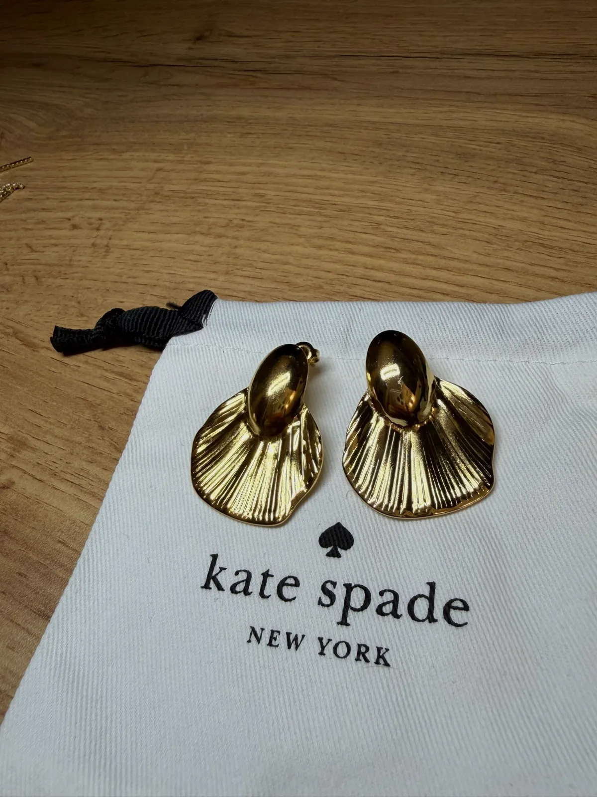 Boucles d'oreilles Kate Spade dorées effet coquillage – Kate Spade – taille Taille unique 5