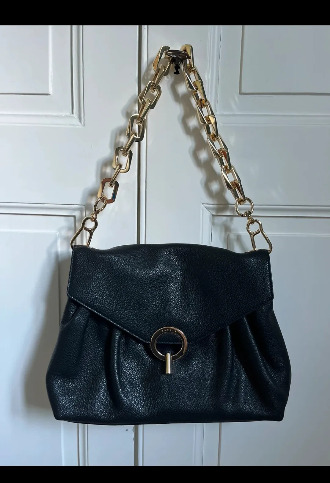 Sac à main noir chaîne dorée Sandro