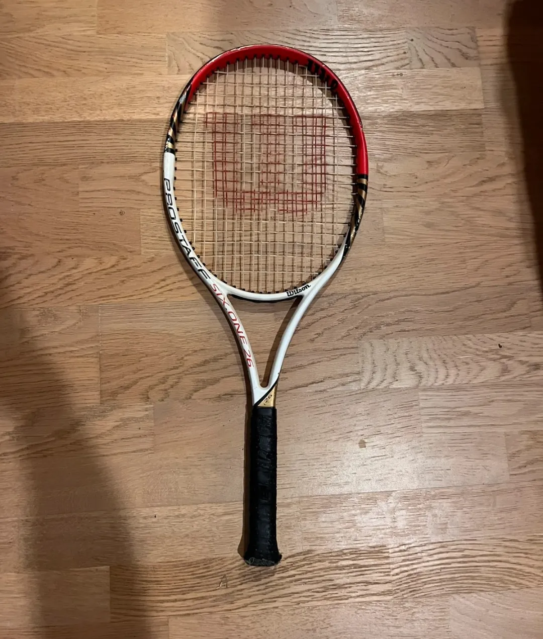 Raquette de tennis Wilson rouge et blanc