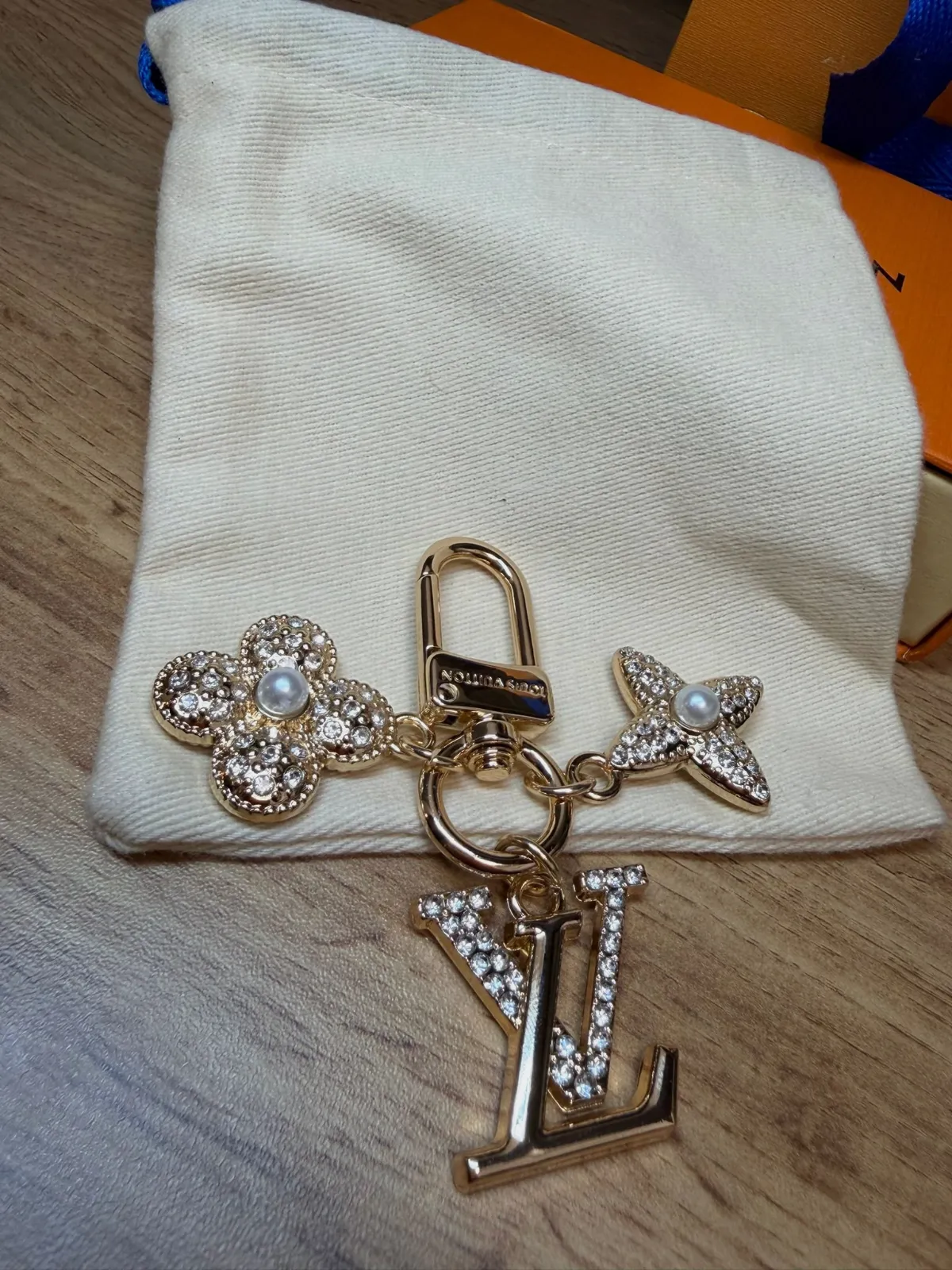Bijou de sac Louis Vuitton doré strass – Louis Vuitton – taille Taille unique 9