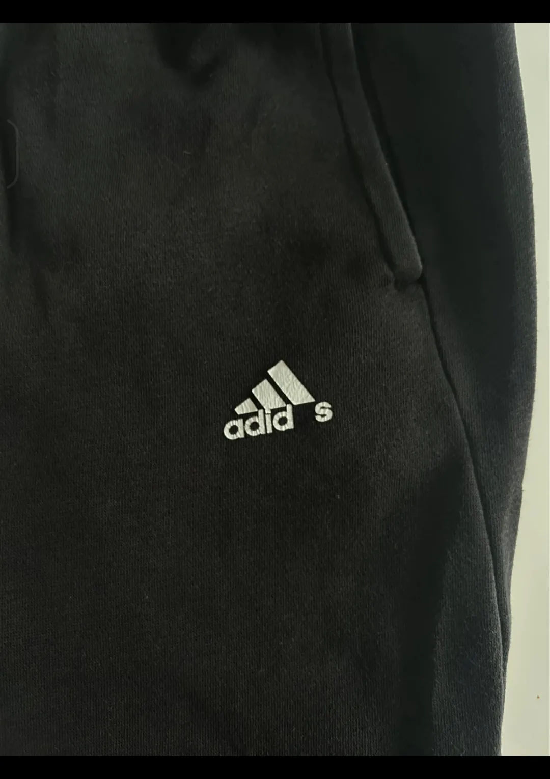 Pantalon Adidas jogging noir bandes rouge 4