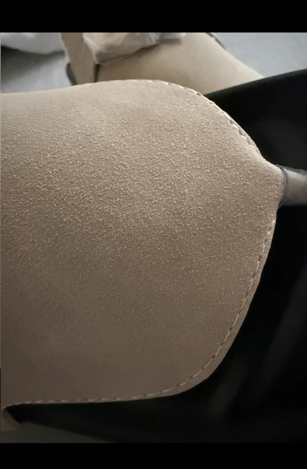 Sandales beige chaîne dorée noire 4