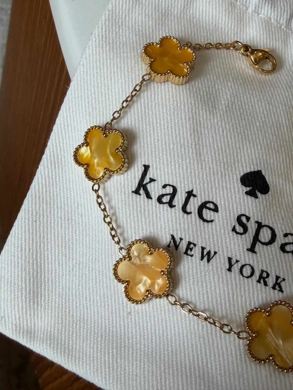 Bracelet doré trèfles jaunes Kate Spade – kate spade – taille Taille unique 2
