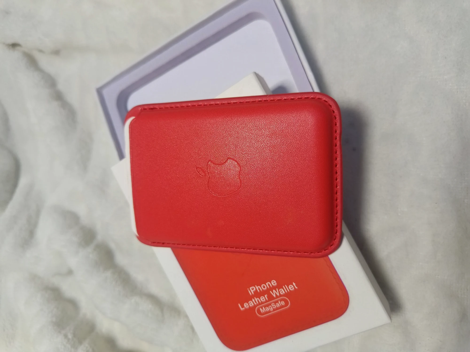 Porte-cartes Magsafe en cuir Apple rouge