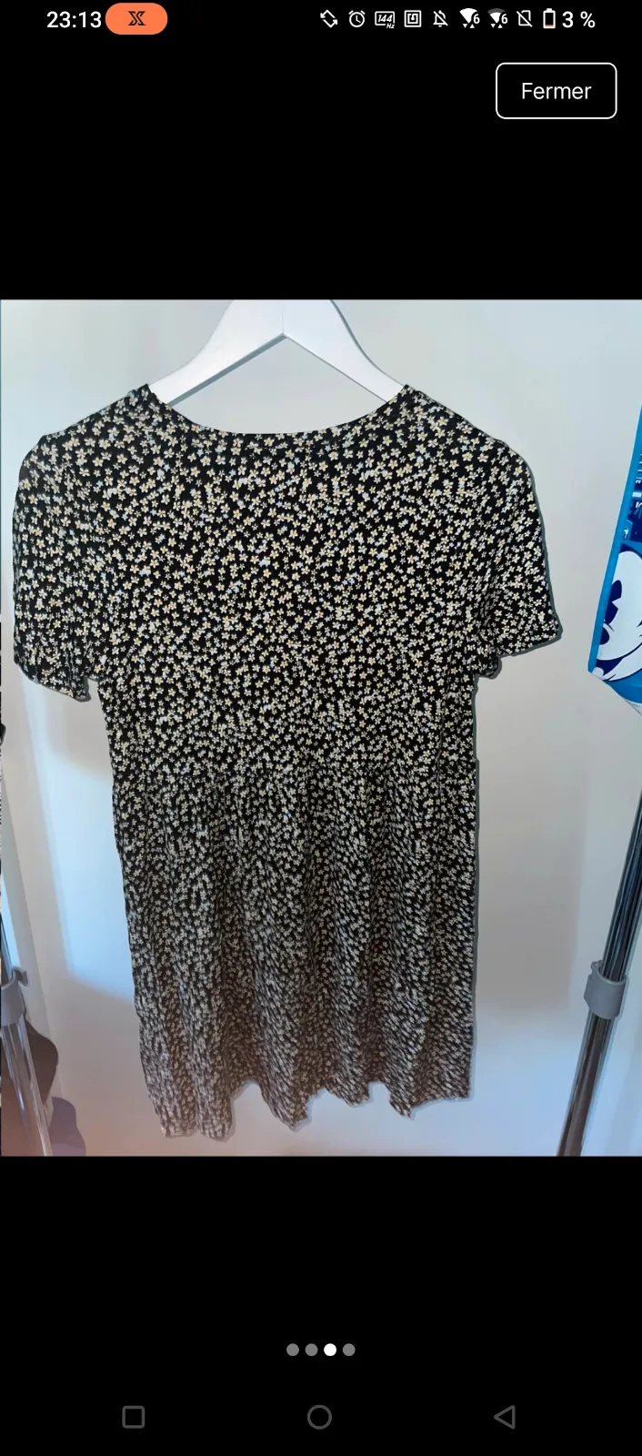T-shirt noir à fleurs blanches 5