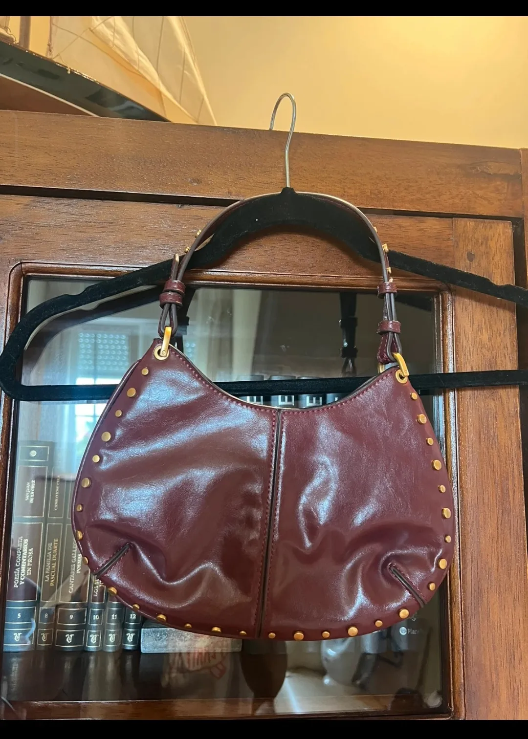 Sac à main cuir bordeaux clous dorés