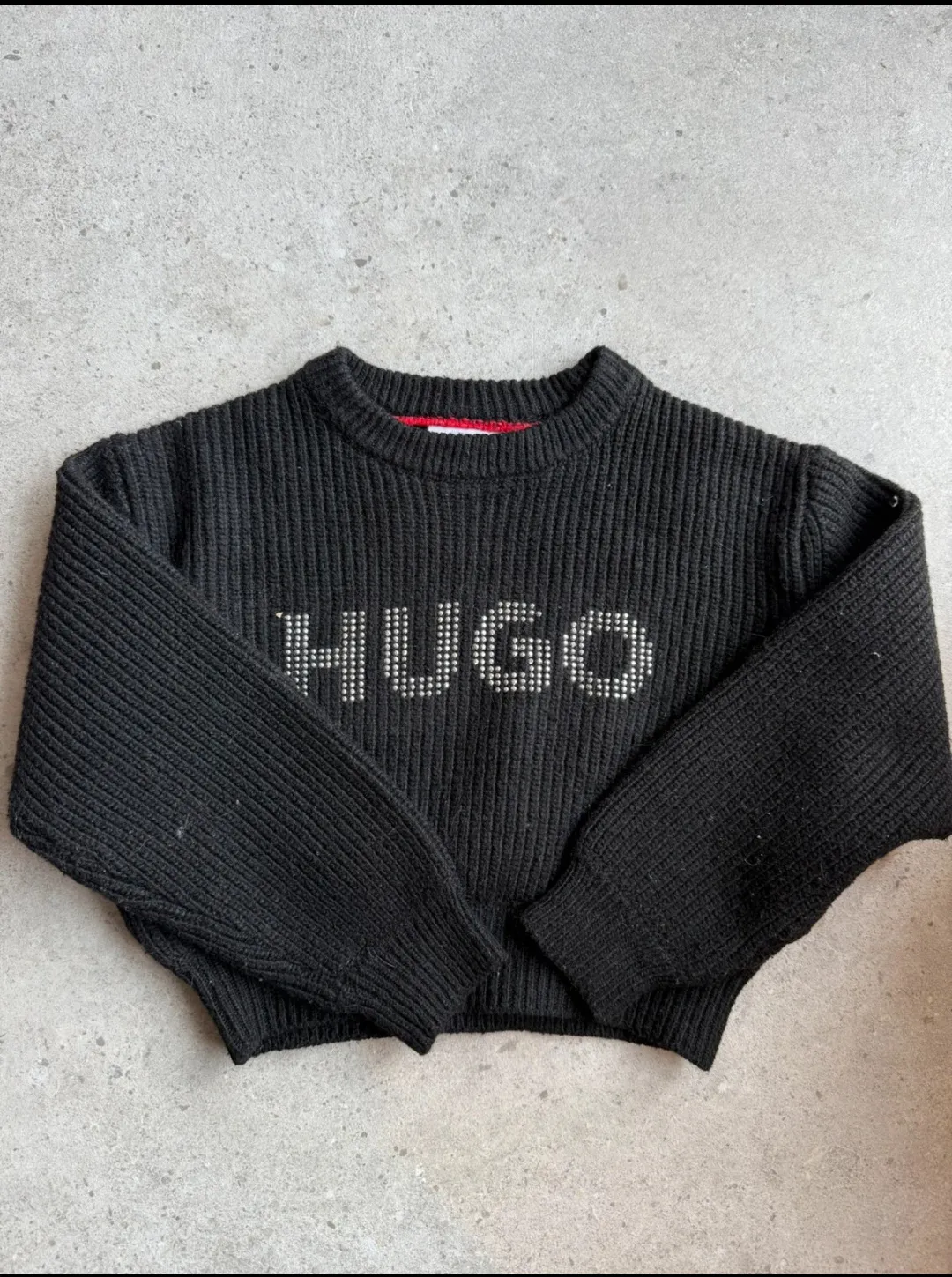Pull court HUGO noir avec logo strass 3