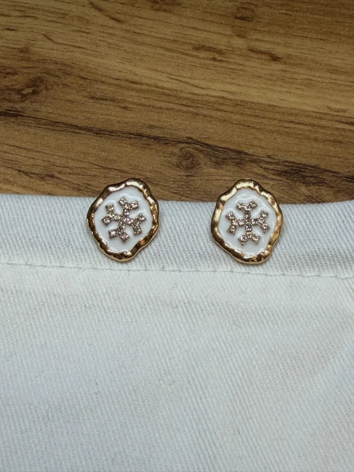 Boucles d'oreilles Kate Spade puces dorées – Kate Spade – taille Taille unique 3