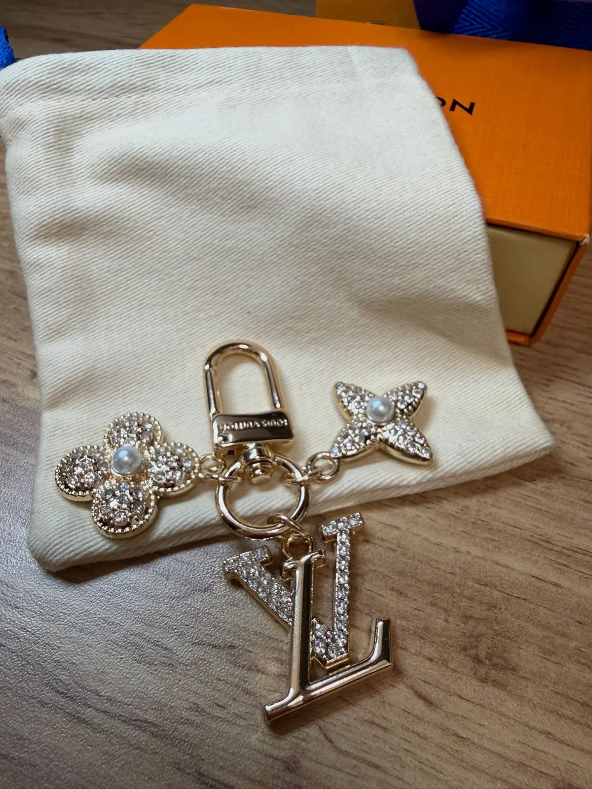 Bijou de sac Louis Vuitton doré strass – Louis Vuitton – taille Taille unique 5