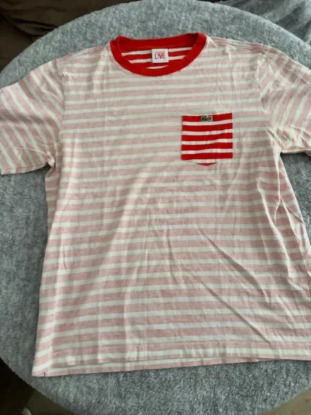 Camiseta Lacoste Live con bolsillo roja blanca vintage