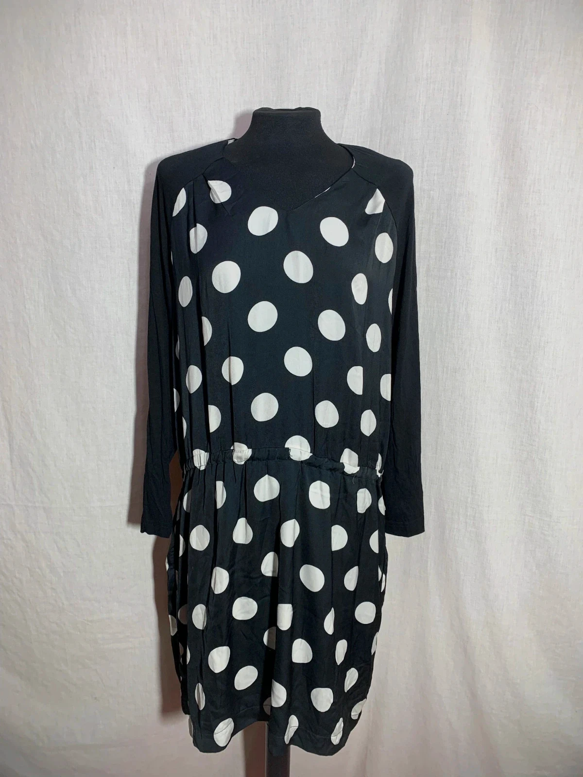 Vestido Negro de Lunares Manga Larga | Black Polka Dot Long Sleeve Dress | Paul Brial