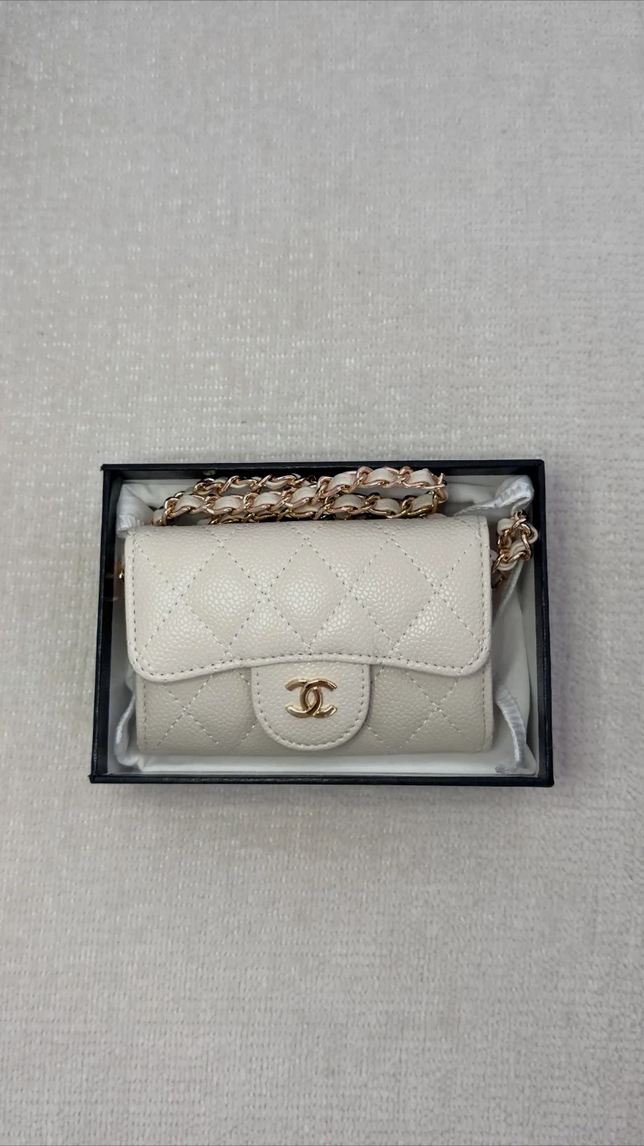 Porte-cartes à chaîne Chanel cuir matelassé beige