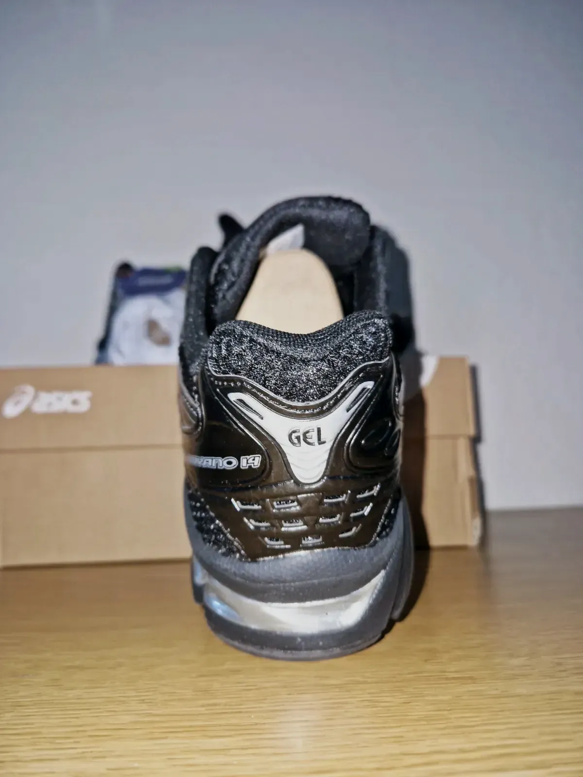 Asics Gel kayano 14 UK 7 black/silver – Asics – black/silver – taille UK 7 4