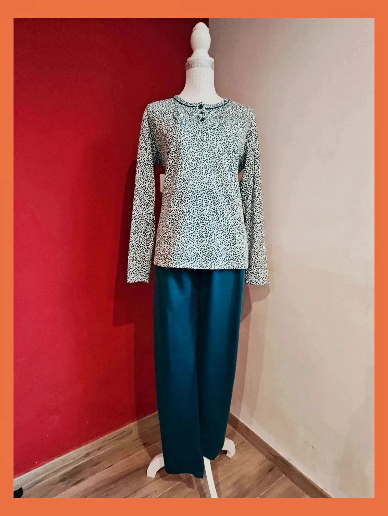 🌺 Cómodo y calentito pijama de algodón 85% verde y blanco con estampado de hojas en la camiseta
