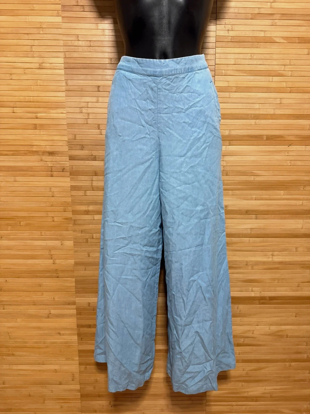 Divino pantalón ancho denim fino talla 40 marca stefanel 😍