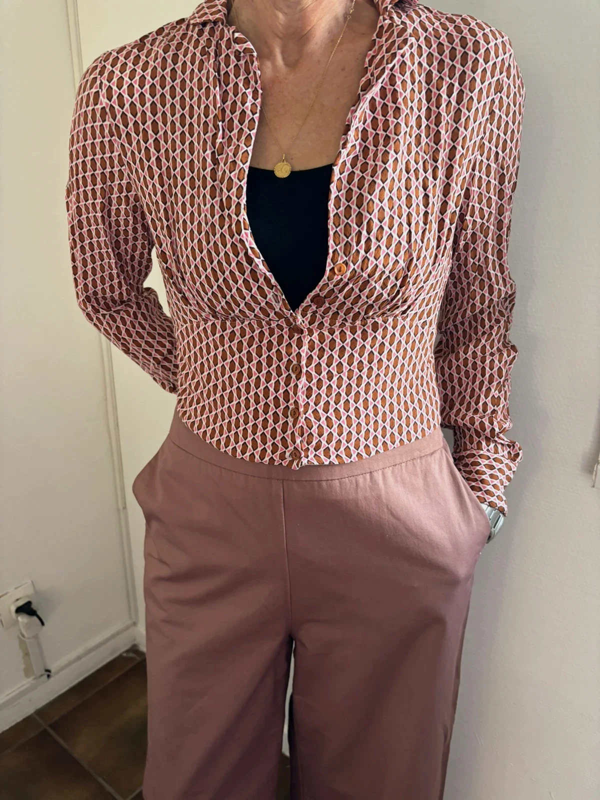 Ensemble chic pantalon large et chemisier cintré