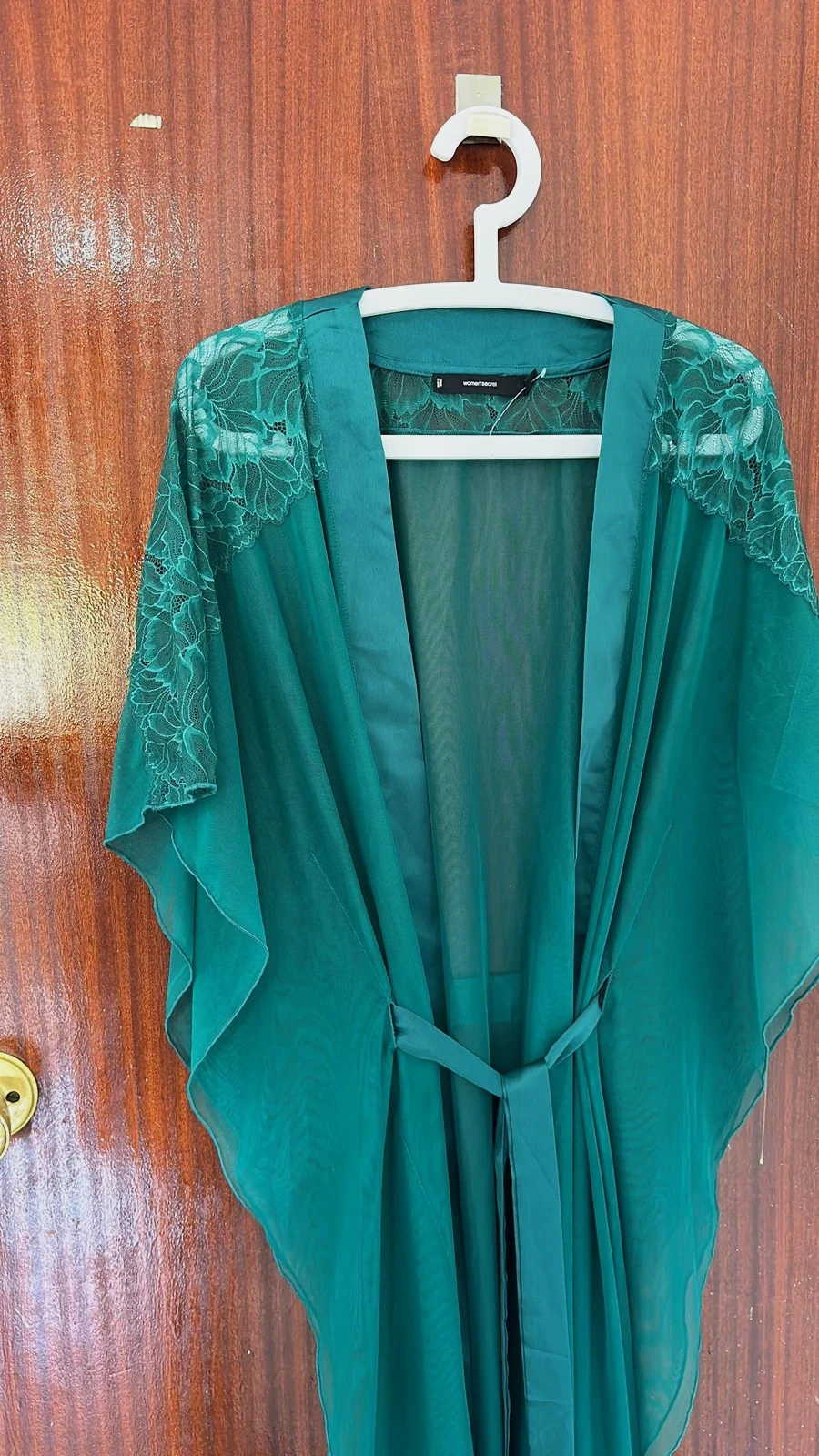 Bata muy elegante color verde talla M